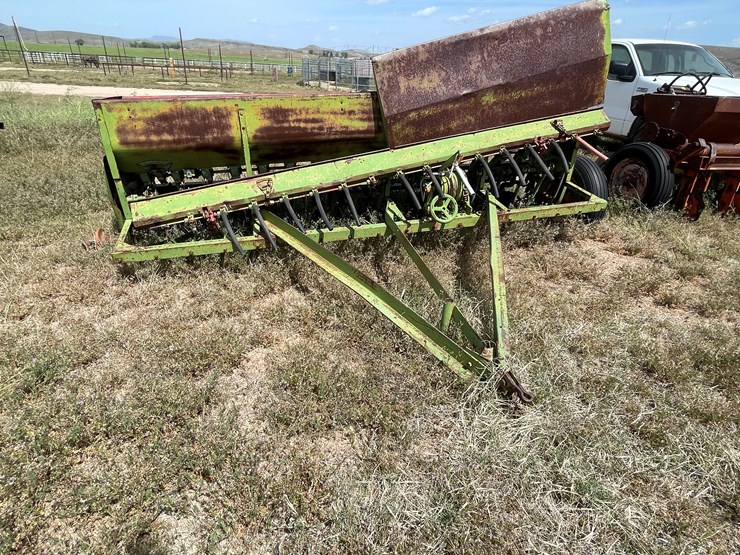 #4030-•-massey-fergusen-drill-image-1