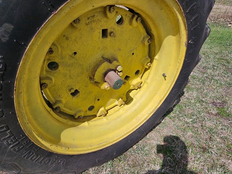 john-deere-4010-image-36