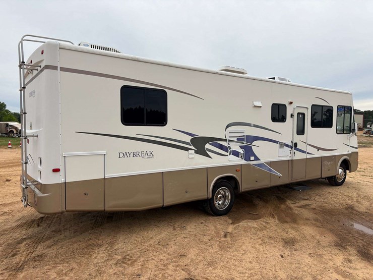 2004-ford-"daybreak"-motorhome-image-3