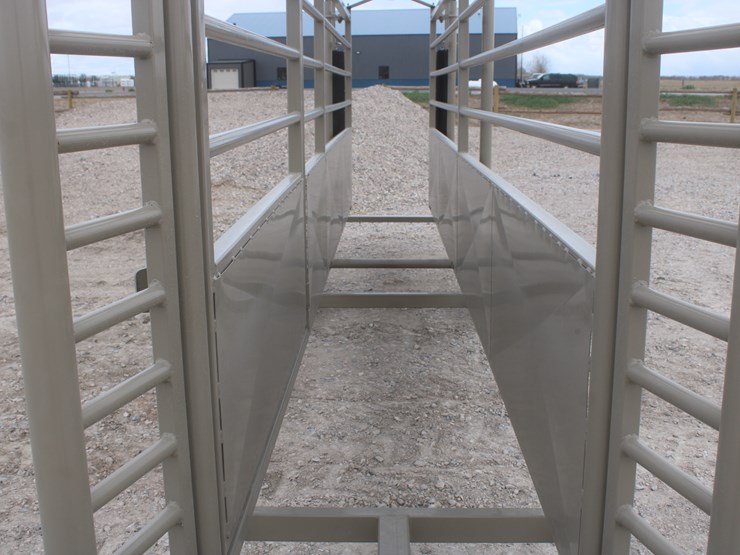 #1082-•-new-circle-t-adjustable-alley-image-21