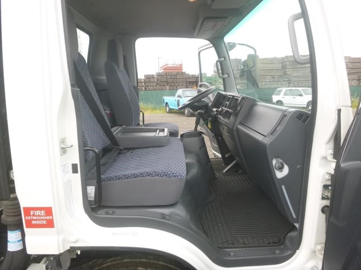 2023-isuzu-nrr-image-13