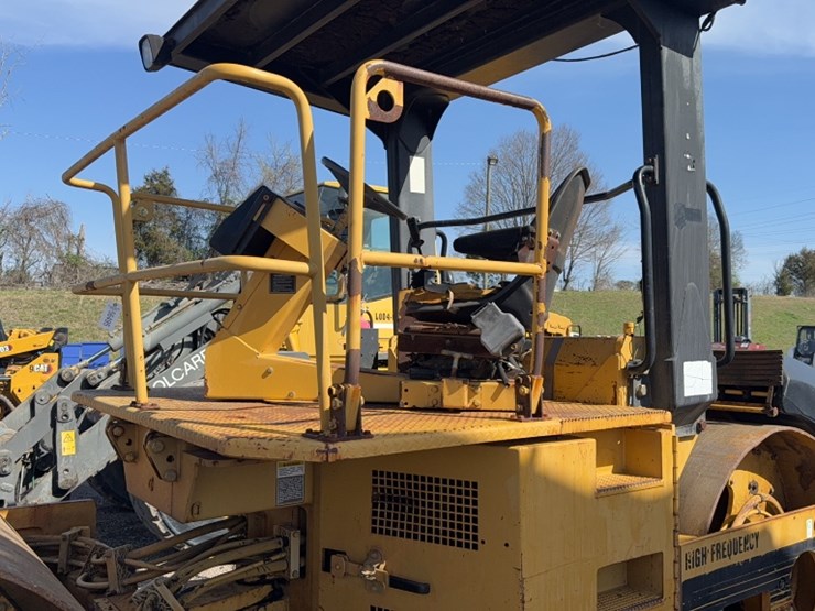 caterpillar-cb-534c-image-12