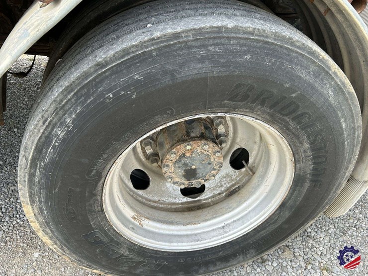 2013-ud-ud3300-s/a-garbage-truck-image-16