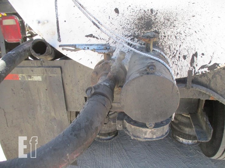 2009-freightliner-columbia-120-image-19