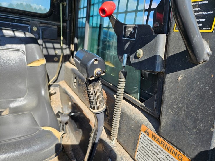 new-holland-ls140-image-27