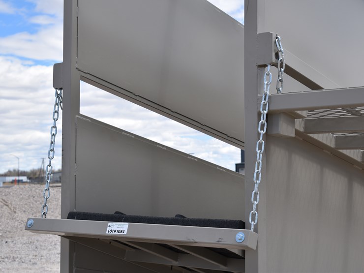 #1084-•-new-circle-t-portable-loading-chute-with-catwalk-image-13