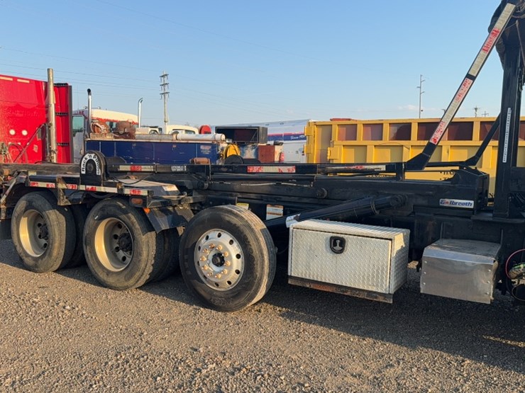 2013-caterpillar-ct660-image-4