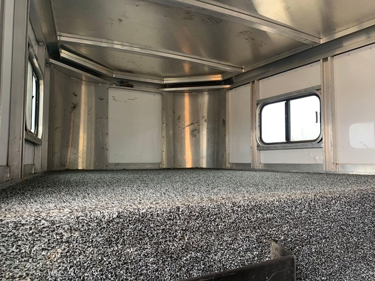 2003-exiss-sport-horse-trailer-image-20