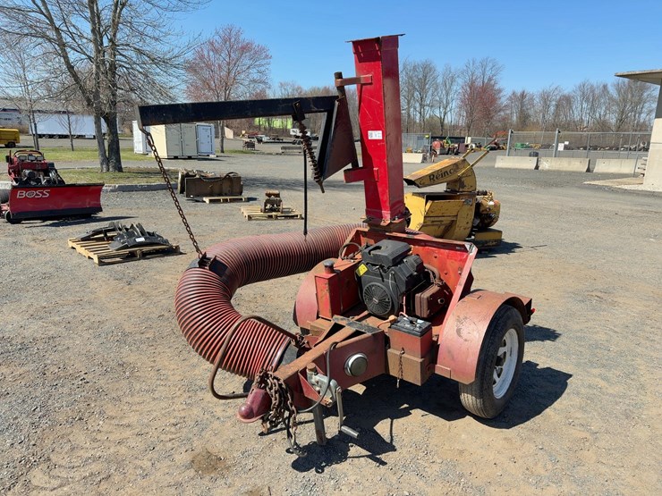 giant-vac-tow-behind-leaf-sucker-image-1