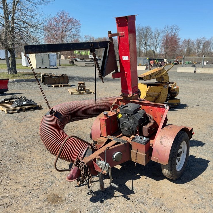 GIANT VAC TOW BEHIND LEAF SUCKER