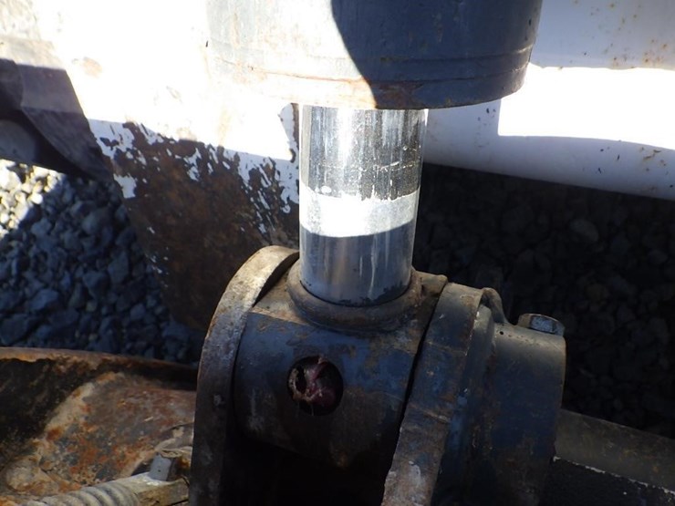 2021-bobcat-t740-image-16