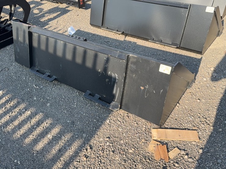 #2084-•-trubilt-72"-skid-steer-smooth-bucket-image-3