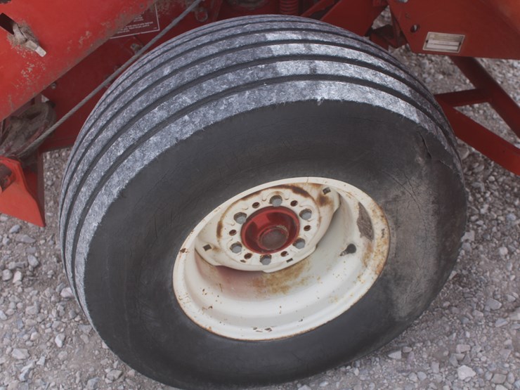 international-830-image-13