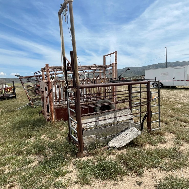 #4051 • Homemade Cattle Shoot