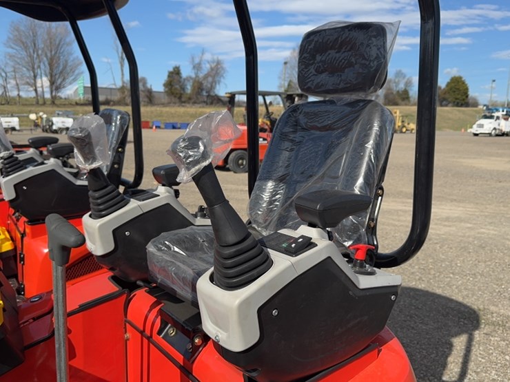 #1099-•-2025-tpm-22k-mini-excavator-image-14