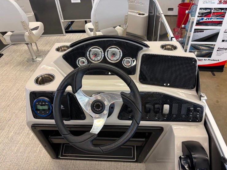 2025-g3-suncatcher-select-18f-pontoon-image-21