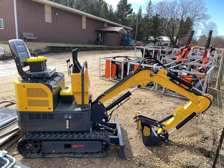 #900-•-landhonor-mini-excavator-image-4