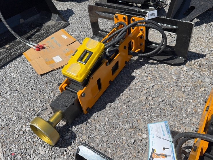 #6070-•-future-skid-steer-hyd-post-driver-image-4