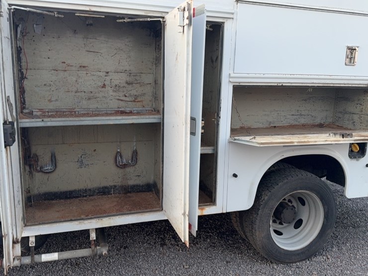 2010-ford-f550-image-16