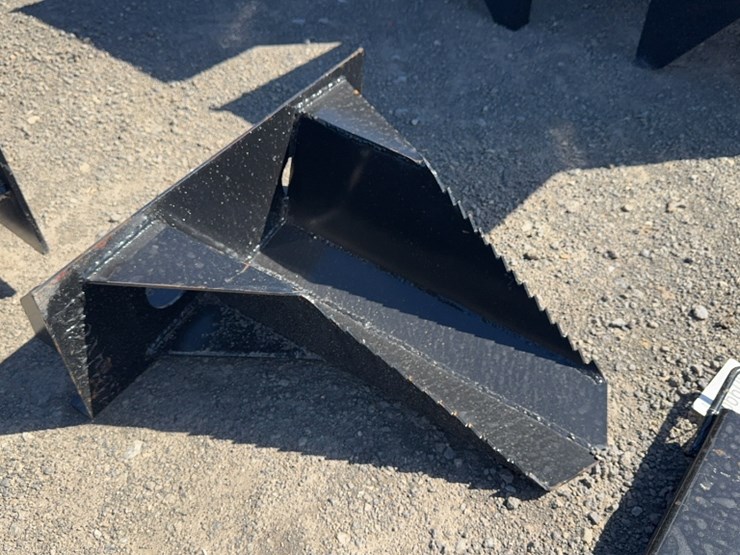 #1025-•-dingo-stump-bucket-image-3