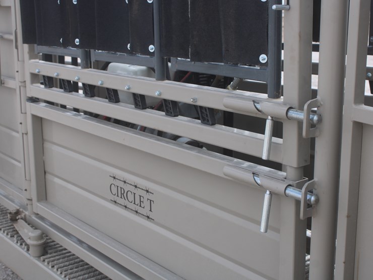 #1083-•-new-circle-t-portable-complete-cattle-processing-system-image-24