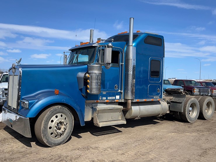 2004-kenworth-w900-image-6