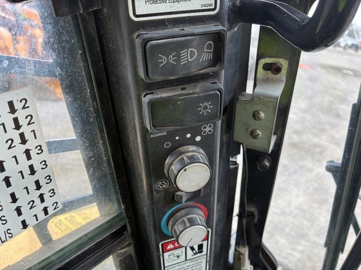 2018-yanmar-s220r-image-26