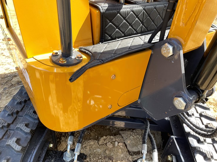 #901-•-new-land-hero-me18-mini-excavator-image-20