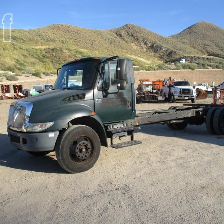 2002 INTERNATIONAL DURASTAR 4300