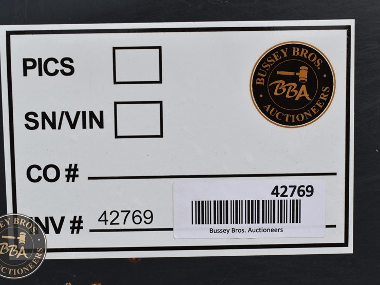 2021-deere-333g-image-46