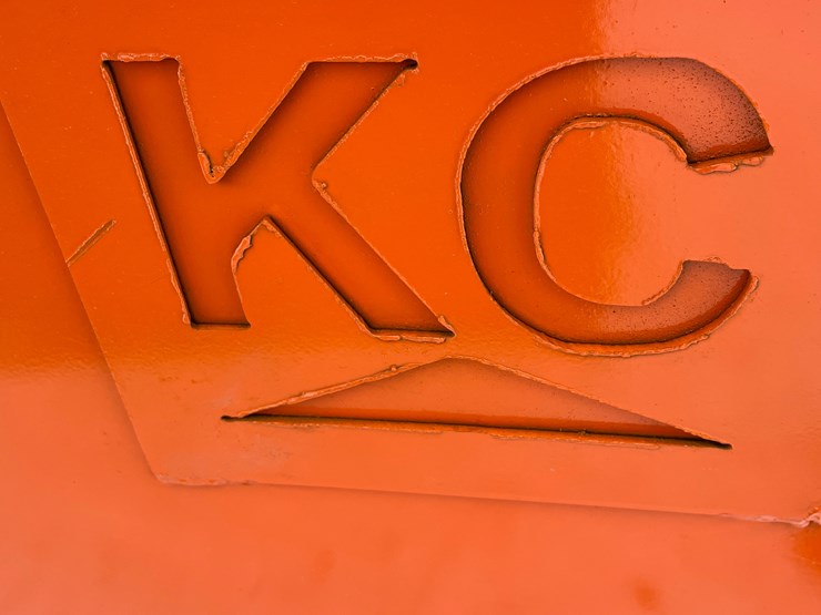 #2000-•-2-yard-self-dumping-hopper-image-13