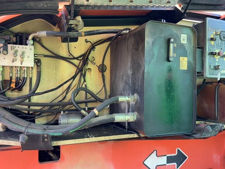 2002-jlg-800s-image-14