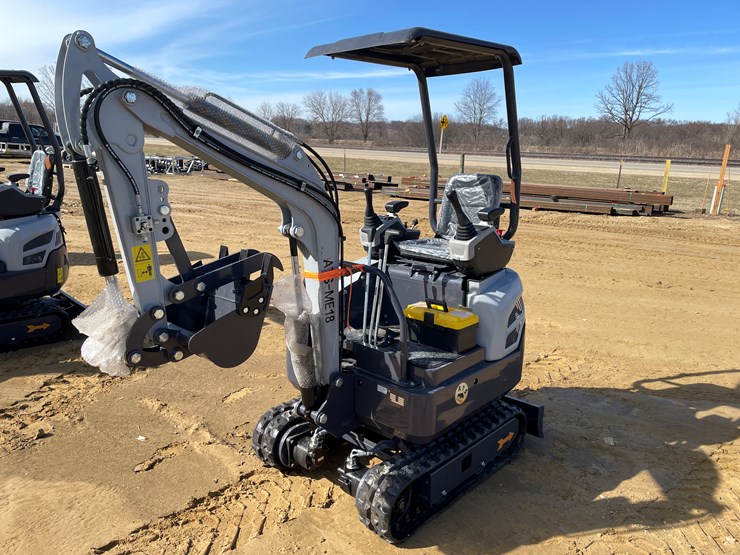 #1032-•-new-ats-me18-mini-excavator-image-1