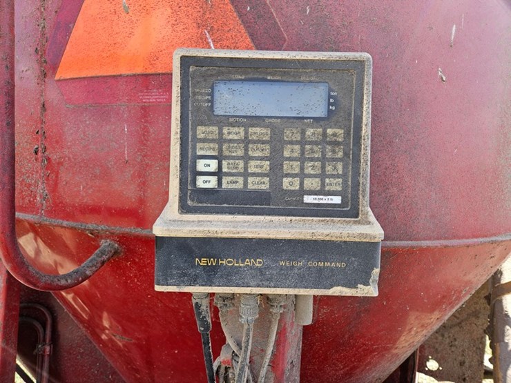 new-holland-355-image-28