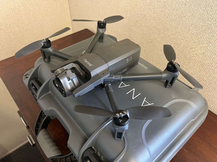 parrot-anafi-usa-foldable-drone-with-4k/thermal-camera-image-6