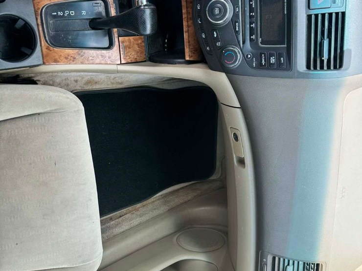 2005-honda-accord-4-door-sedan-(347,973-miles)-image-14