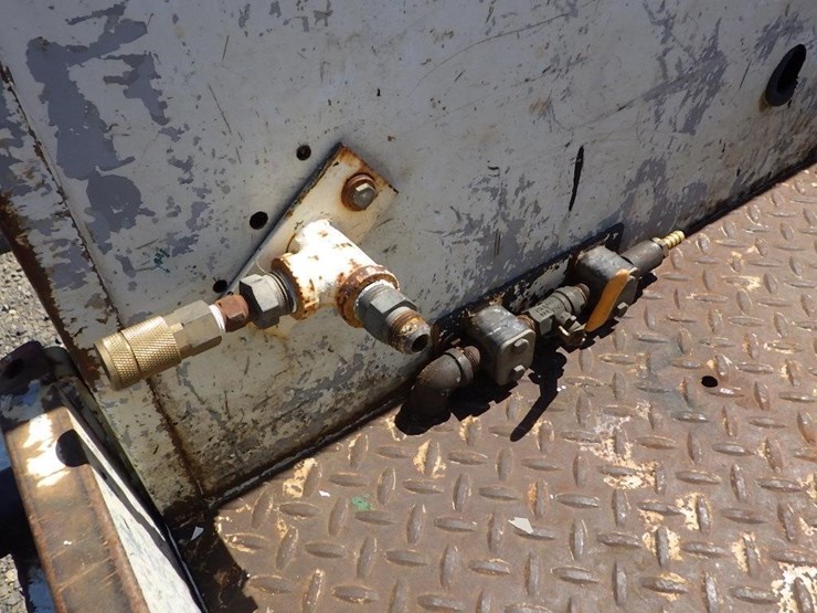 1994-chevrolet-3500-image-23