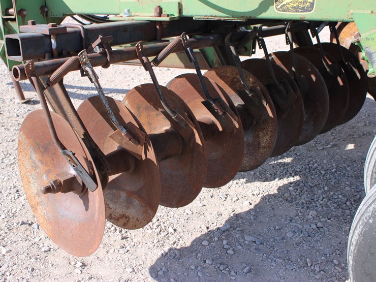 john-deere-235-image-15