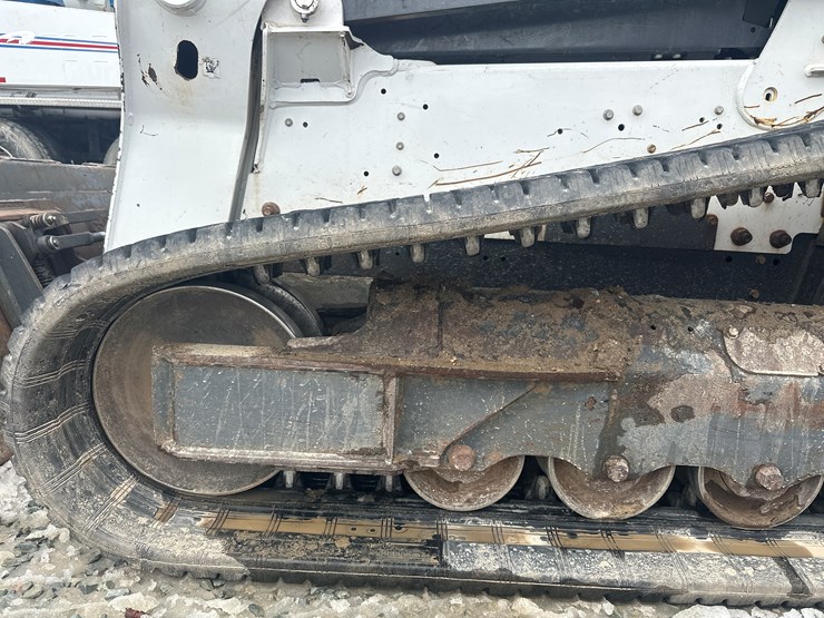 2022-bobcat-t770-image-54