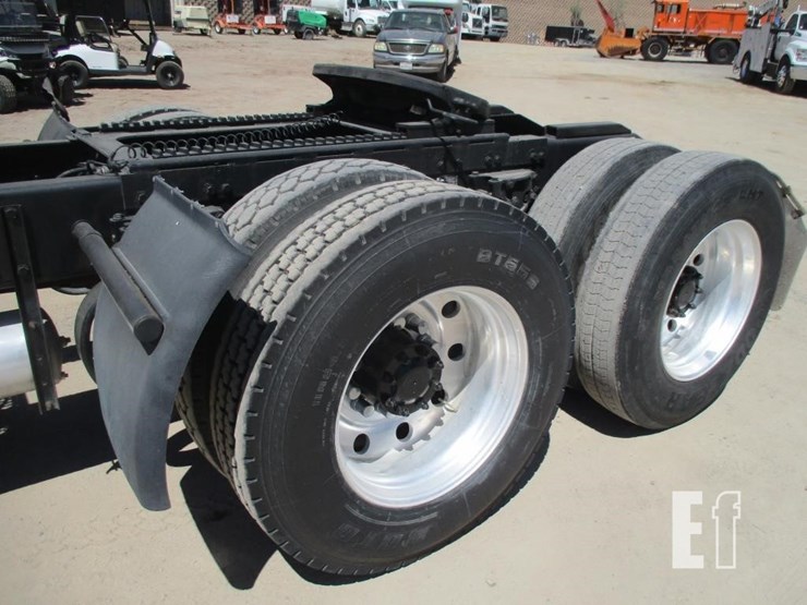 2008-peterbilt-367-image-19