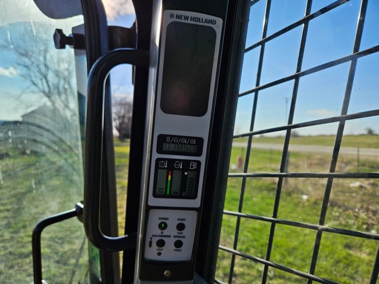 new-holland-l218-image-24