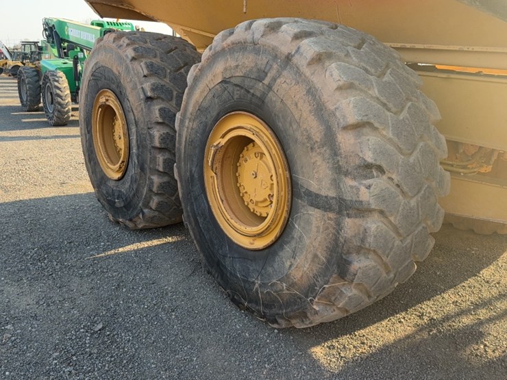 2016-caterpillar-745-image-8