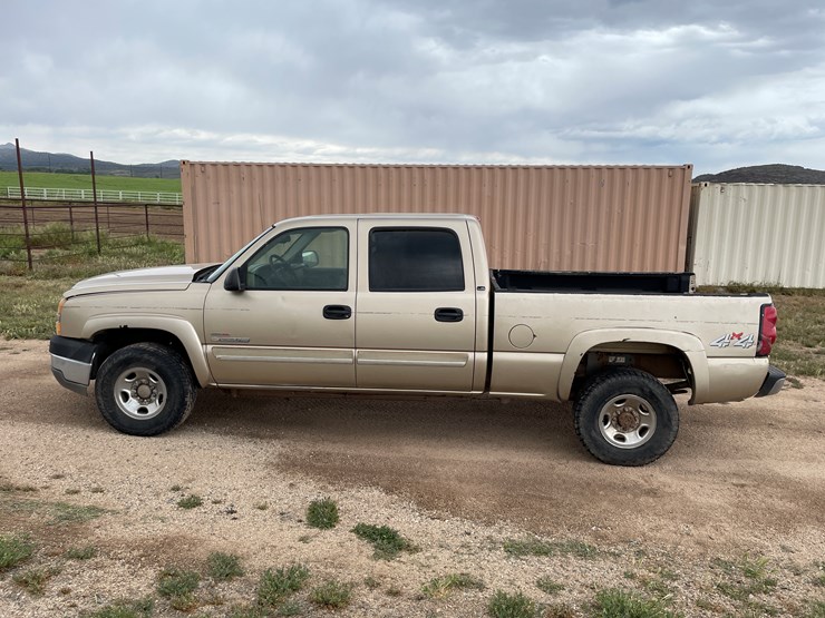 #4006-•-2005-chevy-crew-cab-truck-(az-title)-image-1