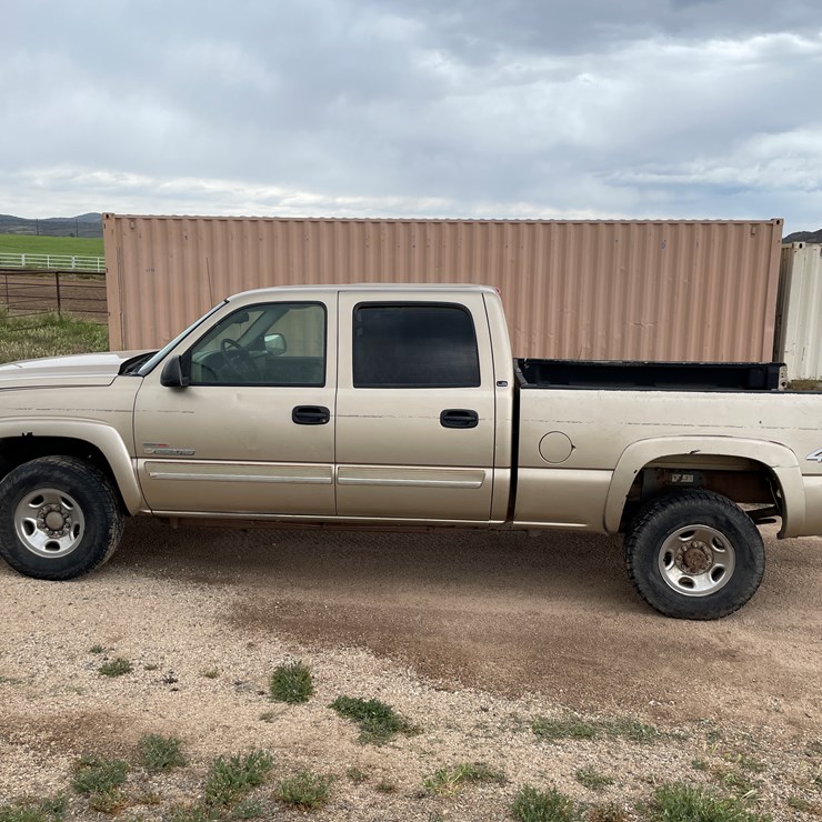 #4006 • 2005 Chevy Crew Cab Truck (AZ Title)