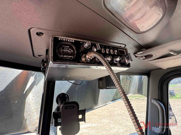 2015-peterbilt-389-image-37