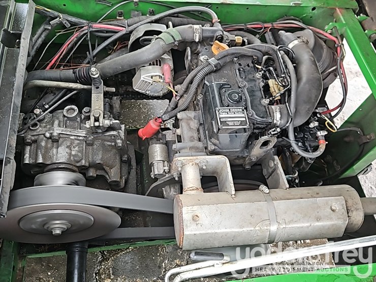 2013-john-deere-gator-image-15