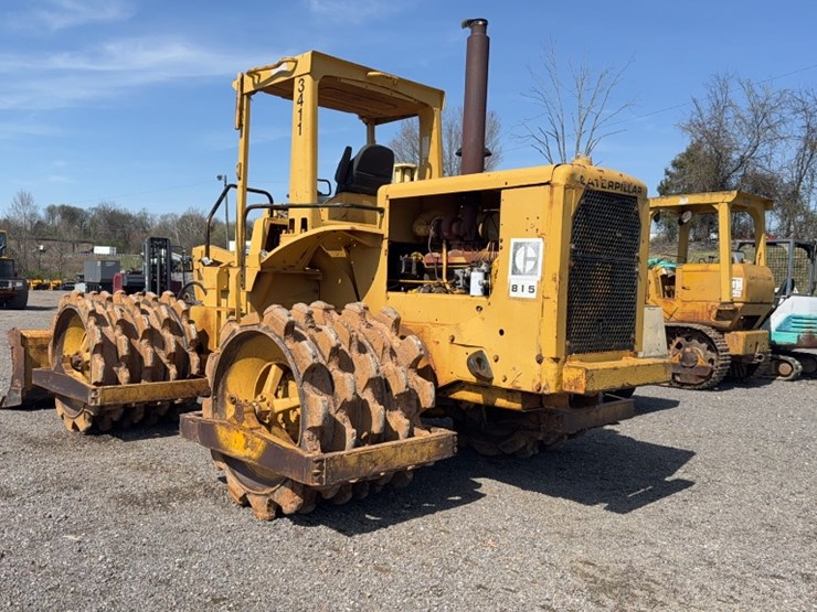 caterpillar-815-image-12