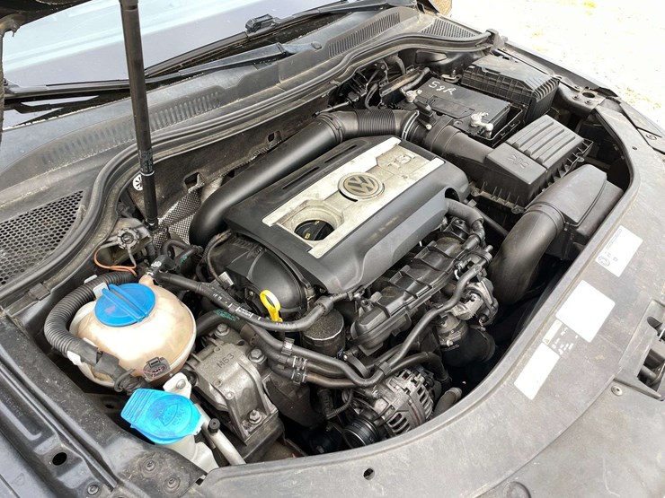 2014-volkswagen-cc-executive-4-door-sedan-(137,439-miles)-image-8