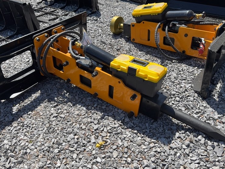 #6062-•-future-skid-steer-hyd-breaker-image-1