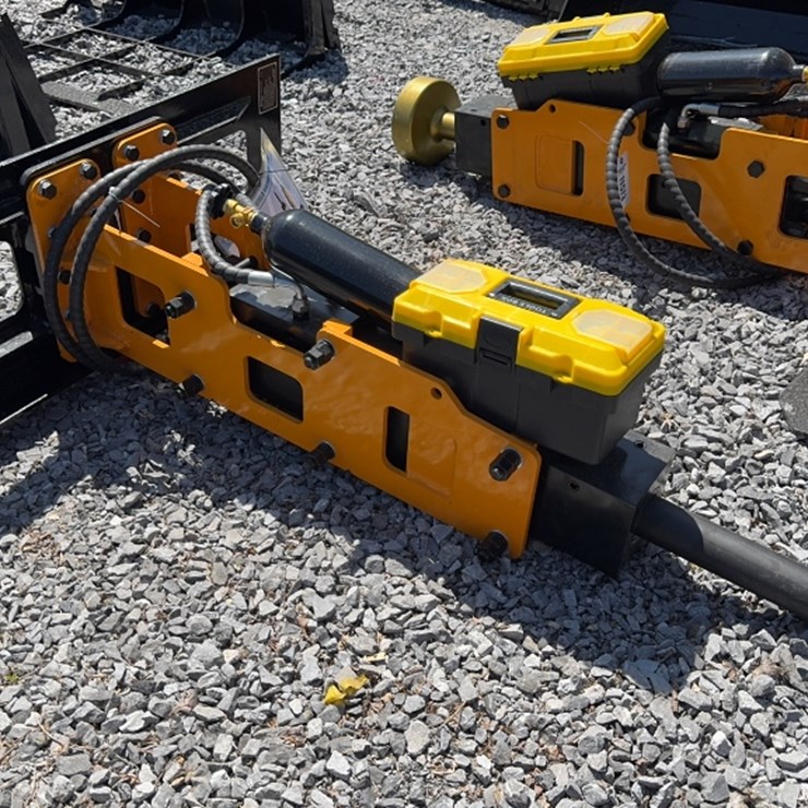 #6062 • FUTURE SKID STEER HYD BREAKER